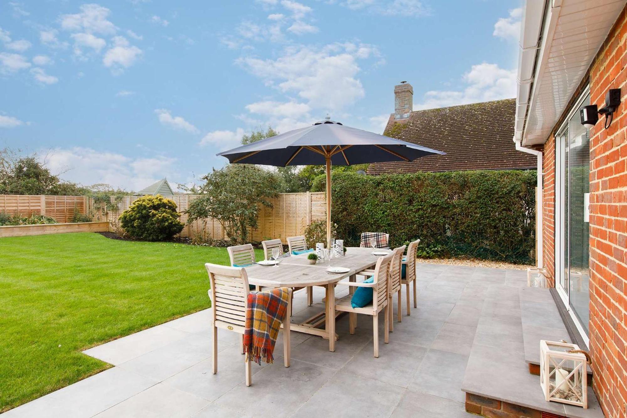 Spacious Home For 8 In Witterings - Walk To Beach East Wittering Bagian luar foto