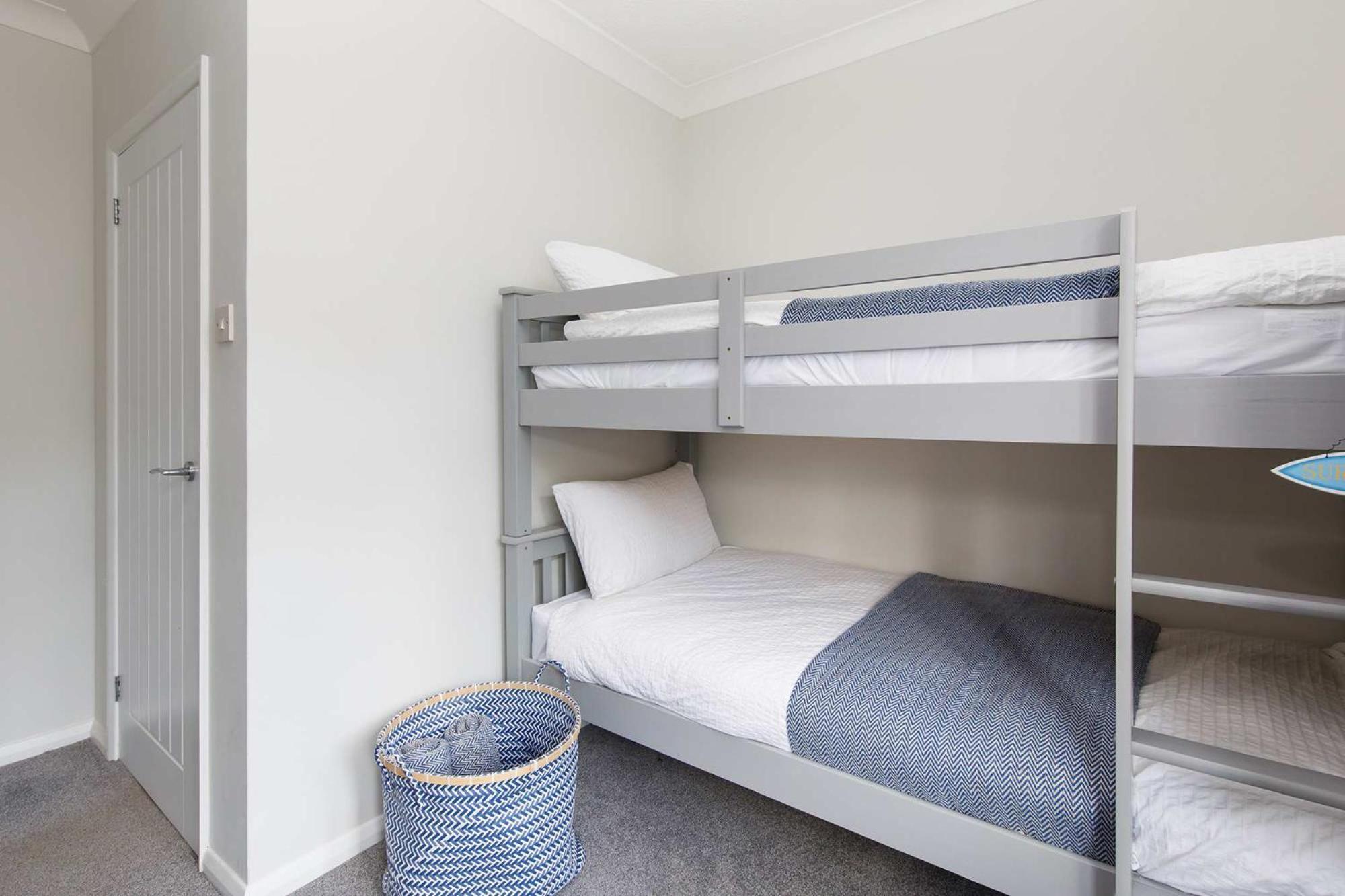 Spacious Home For 8 In Witterings - Walk To Beach East Wittering Bagian luar foto