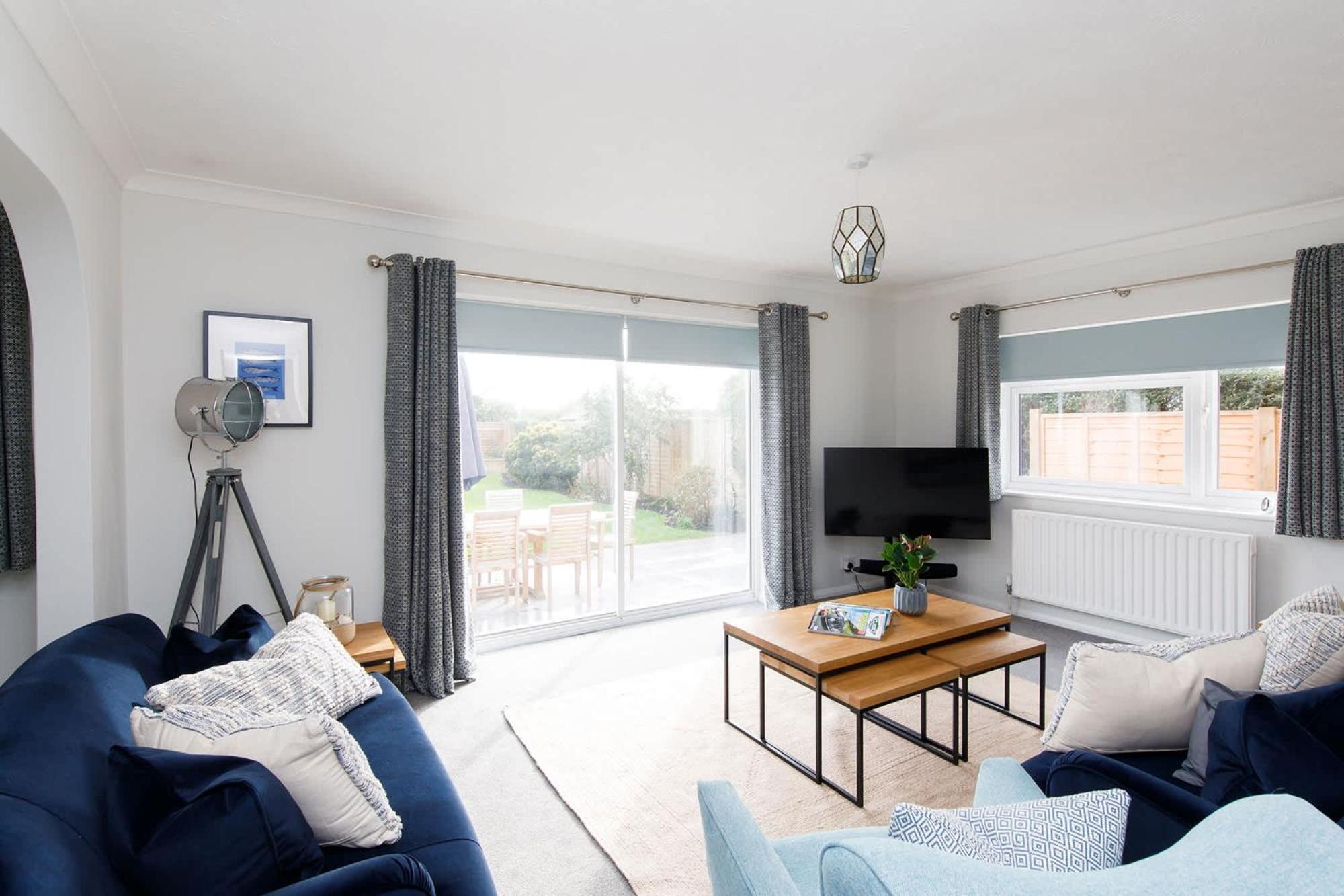 Spacious Home For 8 In Witterings - Walk To Beach East Wittering Bagian luar foto