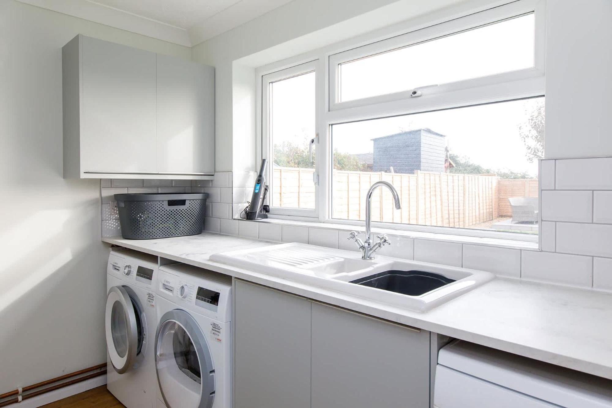 Spacious Home For 8 In Witterings - Walk To Beach East Wittering Bagian luar foto