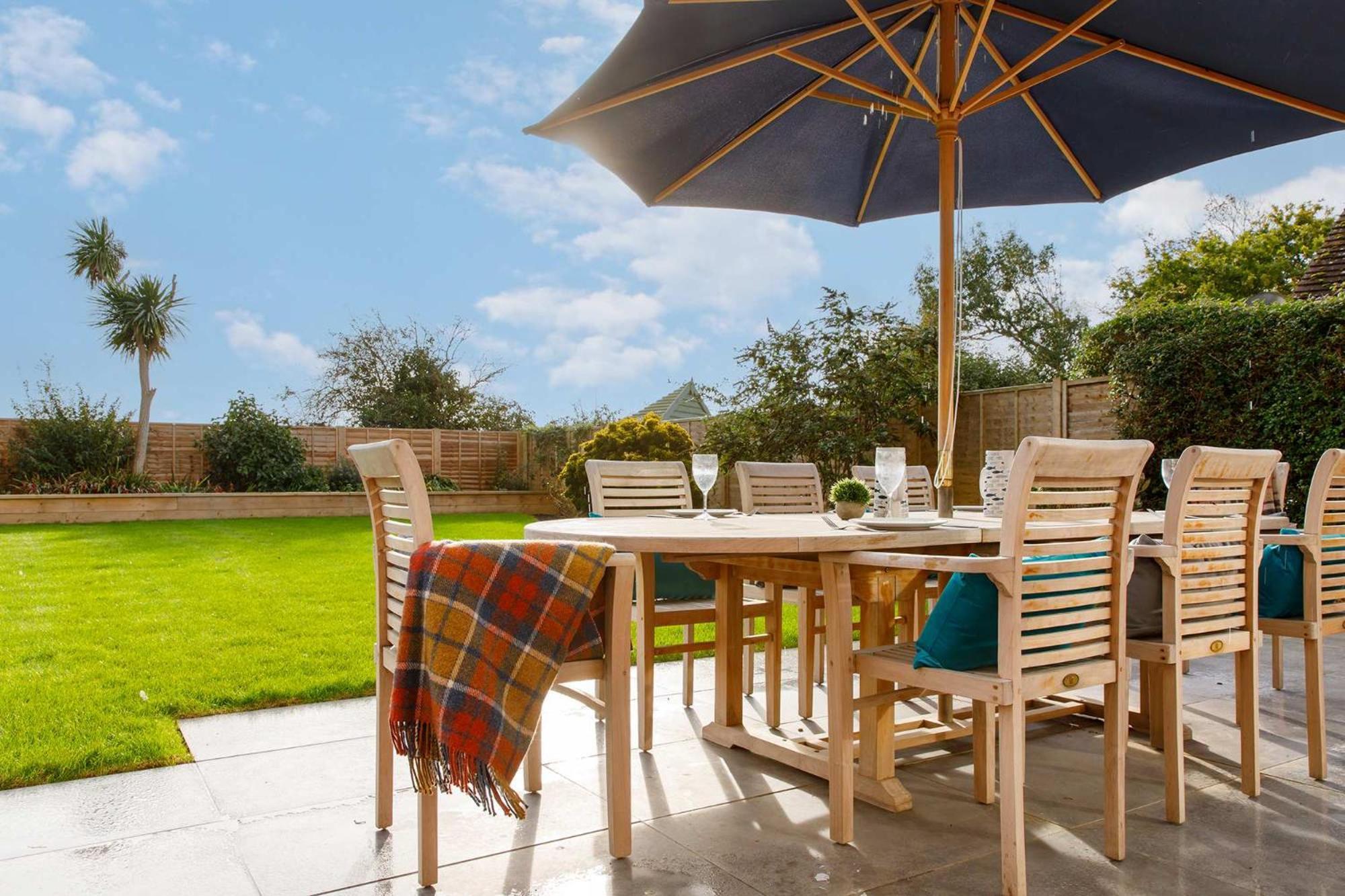 Spacious Home For 8 In Witterings - Walk To Beach East Wittering Bagian luar foto
